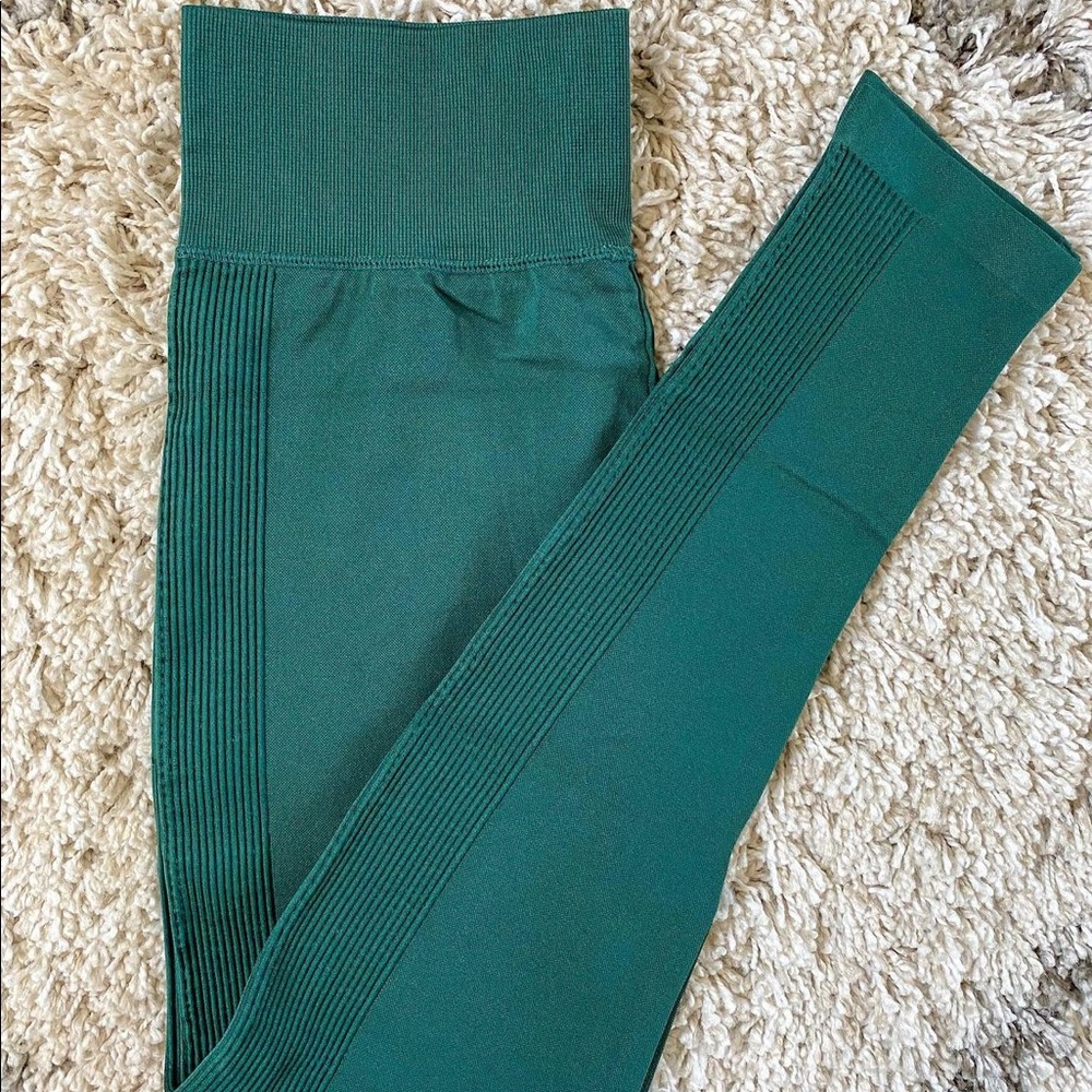 Green leggings